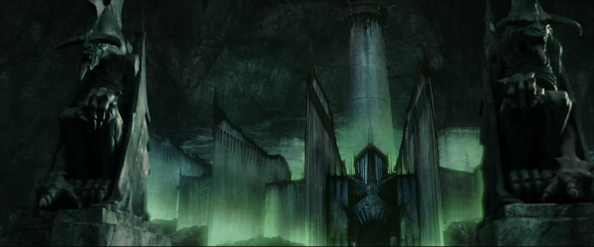 Minas Morgul, il castello verde e malaticcio del Re Stregone di Angmar in Il ritorno del re.