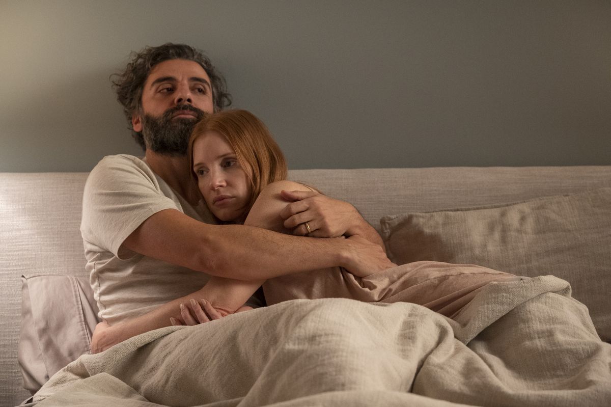 Oscar Isaac and Jessica Chastain in Scenes from a Marriage