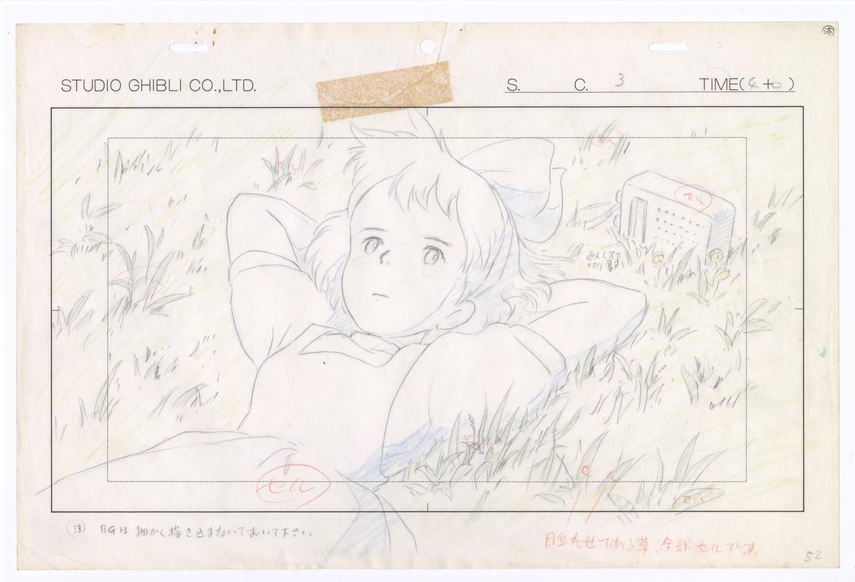 Uno schizzo di layout per il servizio di consegna di Kiki fatto a matita, con Kiki sdraiato sull'erba e guardando il cielo