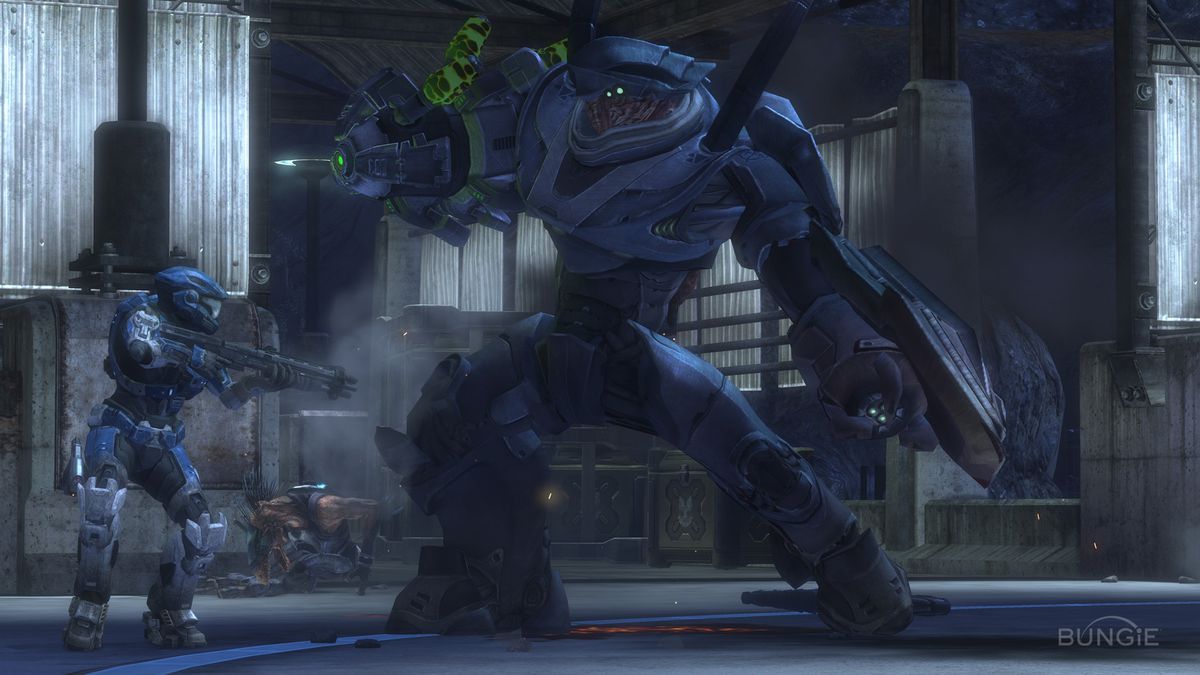 Un cacciatore attacca uno spartano in Halo: Reach