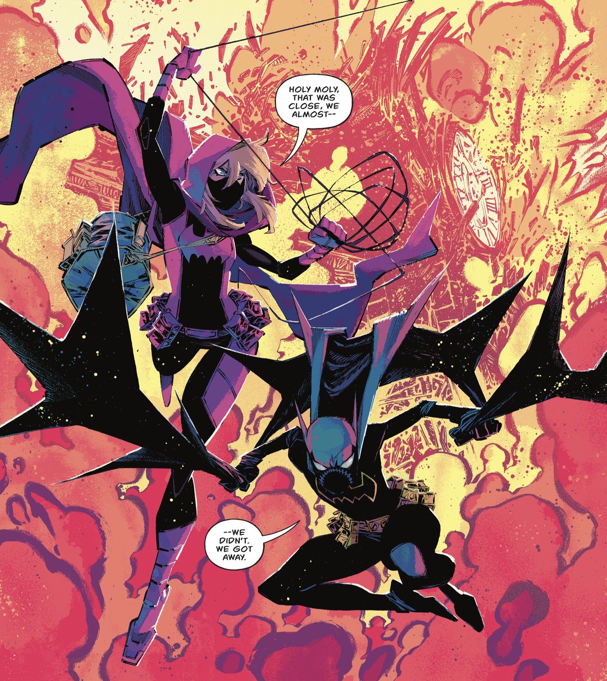 Batgirl (Stephanie Brown) e Batgirl (Cassandra Cain) saltano via da un'esplosione gialla e rossa brillante, riflettendo il blu e il viola dai loro costumi viola, neri e gialli in Batman # 116 (2021). 