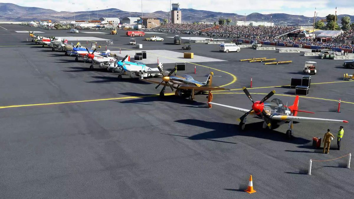 La linea di volo che mostra una fila di aerei da corsa vintage P-51.