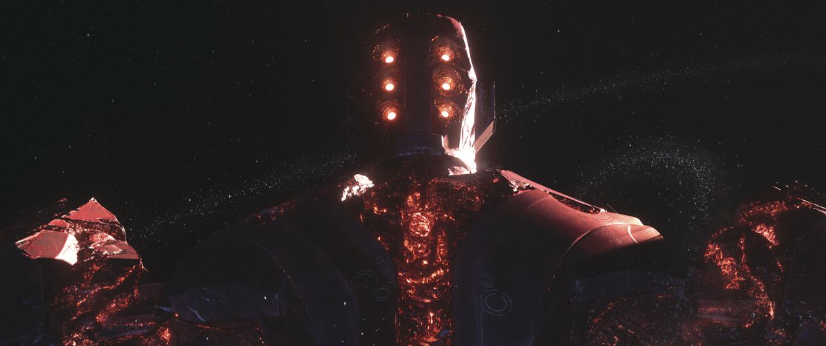 Arishem, un enorme essere cosmico rosso simile a un robot con sei enormi occhi a forma di lampada, disposti in due file verticali sulla sua faccia in Eternals.