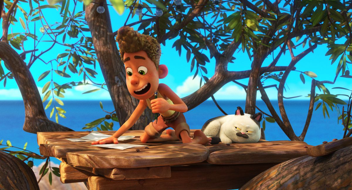 Alberto scrive una lettera dalla sua casa sull'albero nel cortometraggio Pixar Ciao, Alberto