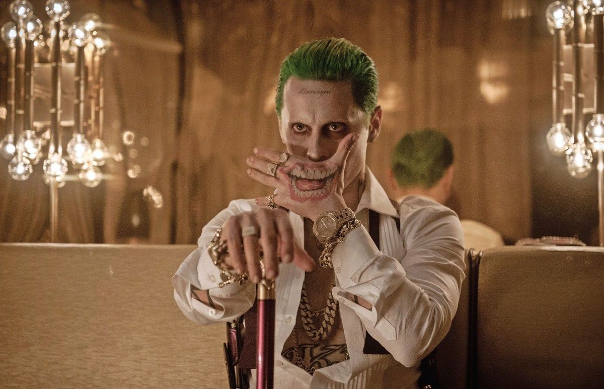Jared Leto nei panni di un Joker pesantemente tatuato