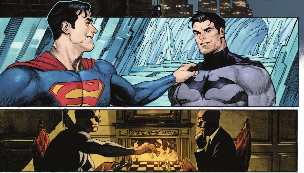 Superman e Batman sorridono come amici nella Fortezza della Solitudine, Bruce Wayne e Alfred Pennyworth giocano a scacchi davanti a un caminetto scoppiettante in Batman #118 (2021). 