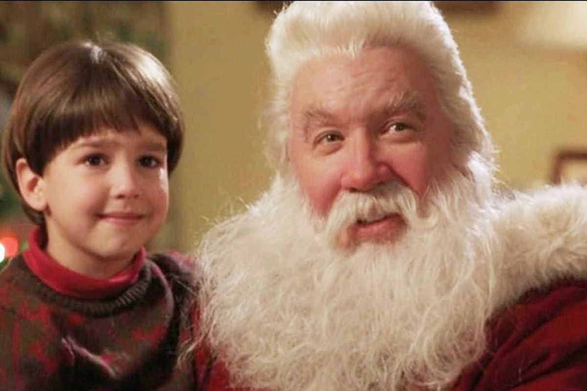 Charlie Calvin (Eric Lloyd) e Scott Calvin (Tim Allen) in Babbo Natale.