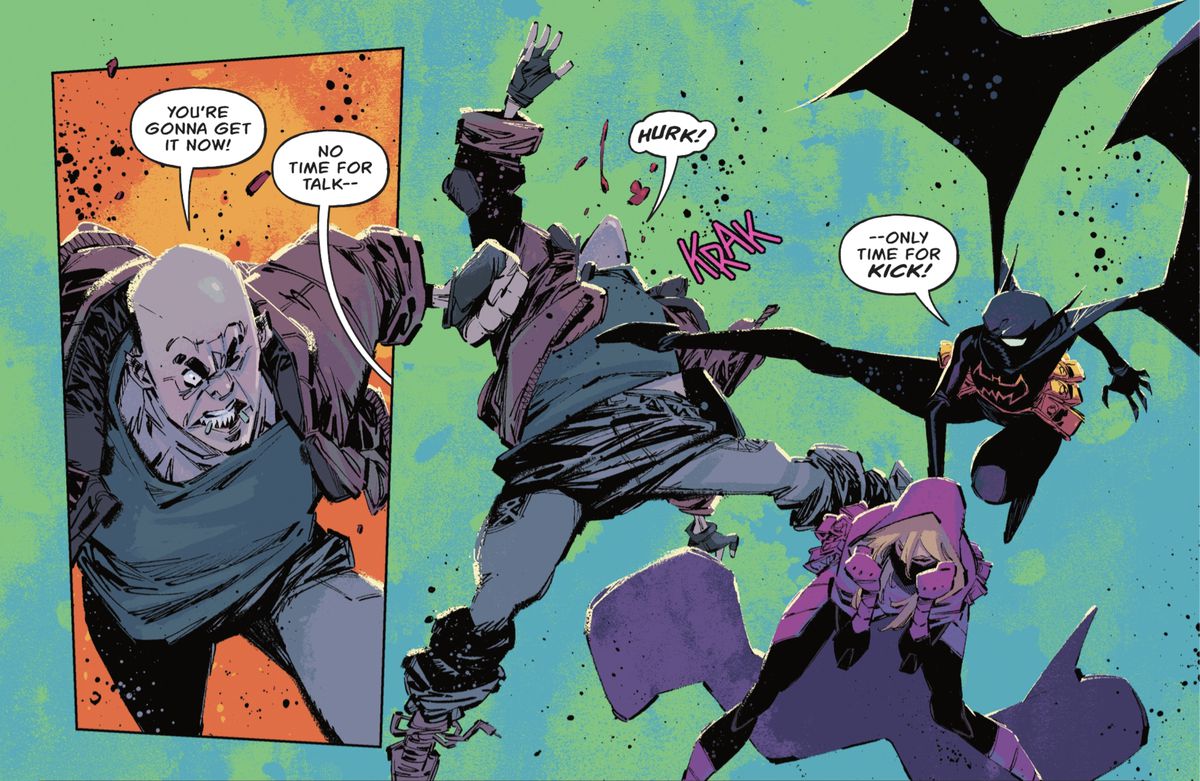Due pannelli d'azione in Batgirls #1 (2021) mostrano Cassandra Cain/Batgirl che scavalca Stephanie Brown/Batgirl per prendere a calci in faccia un cattivo.