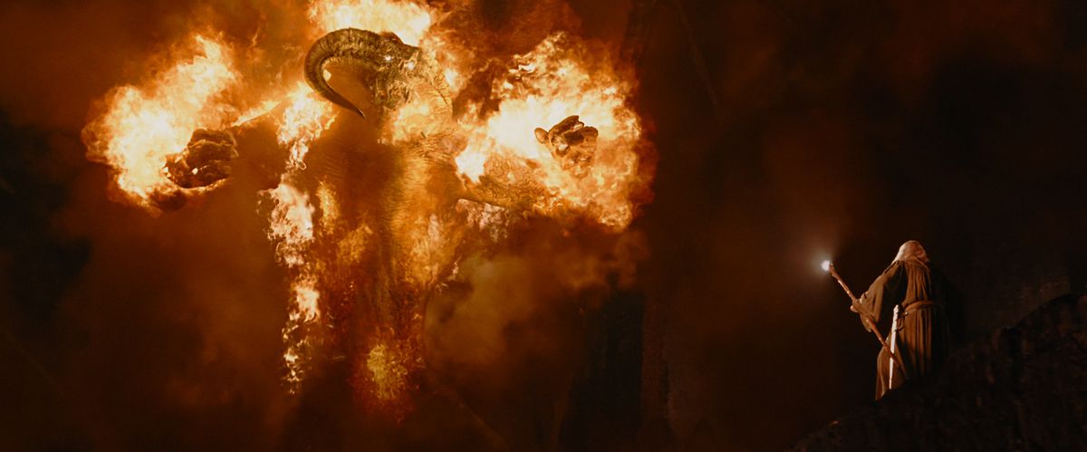 Balrog attacca Gandalf nelle miniere di Moria in Il Signore degli Anelli: La Compagnia degli Anelli