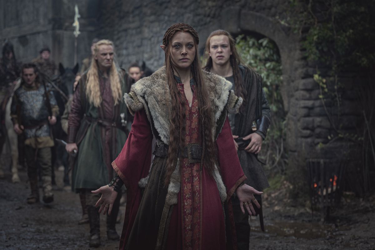 Un gruppo di elfi nella stagione 2 di The Witcher