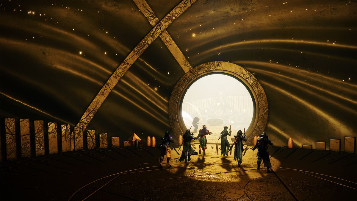 I giocatori di Destiny 2 corrono in un caveau per incontrare Xur