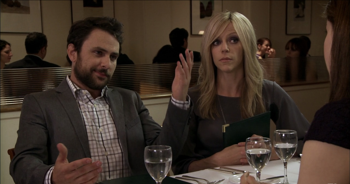 Charlie e Dee a cena con i loro amanti in 