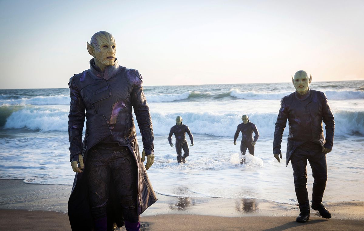 Ben Mendelsohn come Talos, unendosi ad altri Skrull nell'emergere dall'oceano