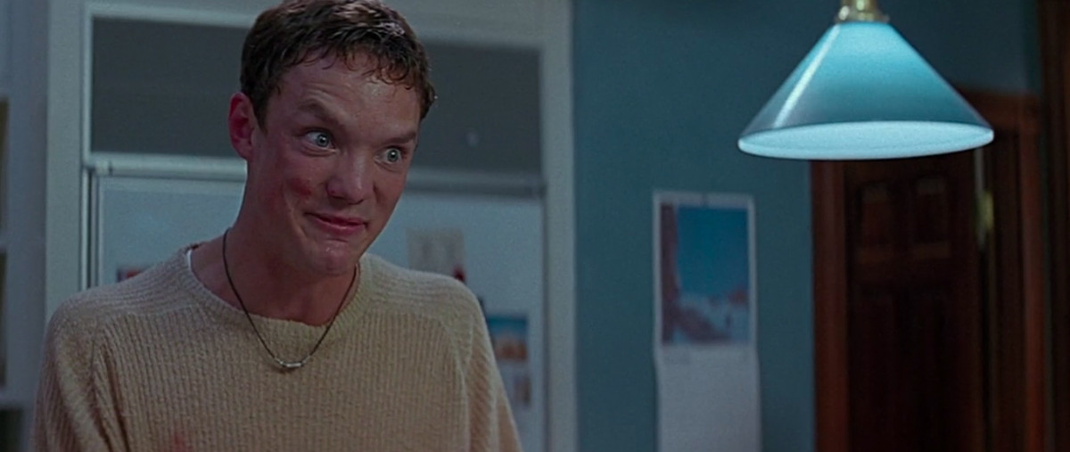 stu (matthew lillard) smiles with a closed mouth as he tells sidney his master plan in Scream