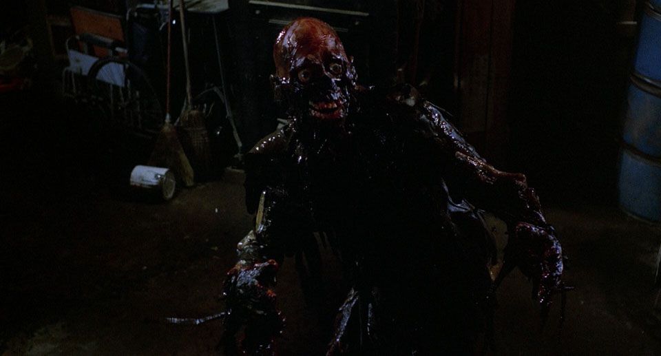 Uno zombi disordinato da Il ritorno dei morti viventi (1985)