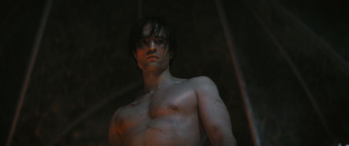 Robert Pattinson è Bruce Wayne a torso nudo, molto cool.