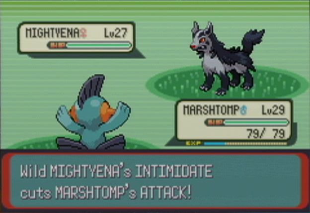 Marshtomp affronta un Mightyena in Pokémon Smeraldo