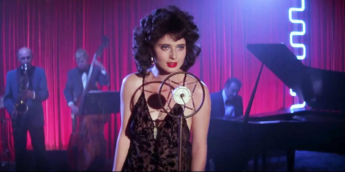 Isabella Rossellini nel ruolo della cantante lounge Dorothy Vallens nei Blue Velvet.