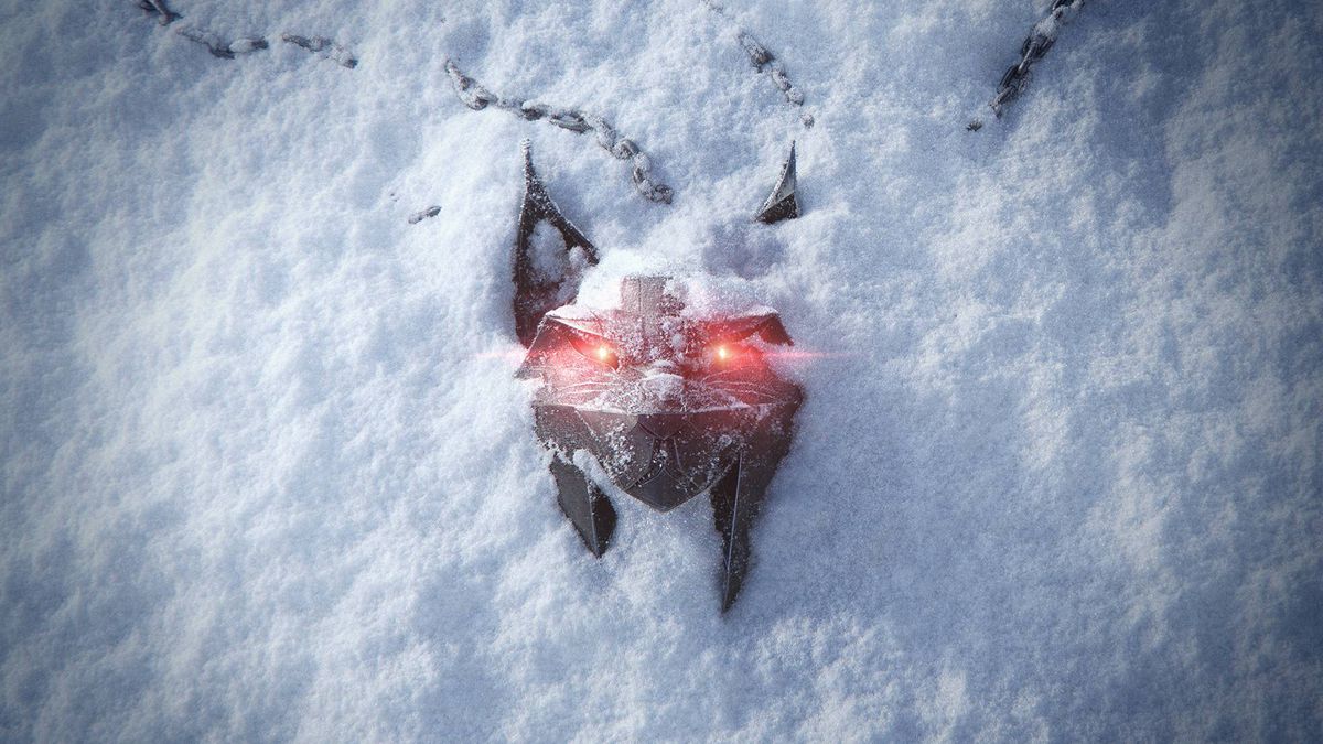Un medaglione Witcher a forma di lince con occhi rossi luminosi che giace sulla neve