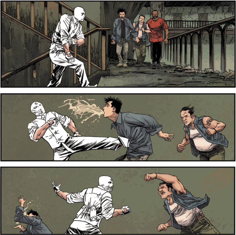 Mr. Knight si rimbocca le maniche per litigare con tre gangster in Moon Knight #5 (Marvel Comics, 2014)