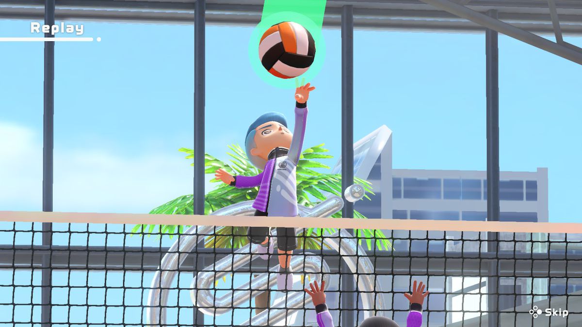 Un giocatore si prepara a giocare a pallavolo in Nintendo Switch Sports