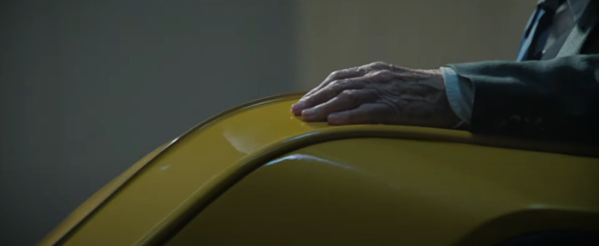 Una mano che sembra appartenere al Charles Xavier di Patrick Stewart nel trailer di Doctor Strange in the Multiverse of Madness
