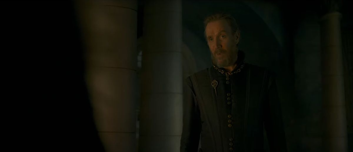 Otto Hightower interpretato da Rhys Ifans in House of the Dragon della HBO 