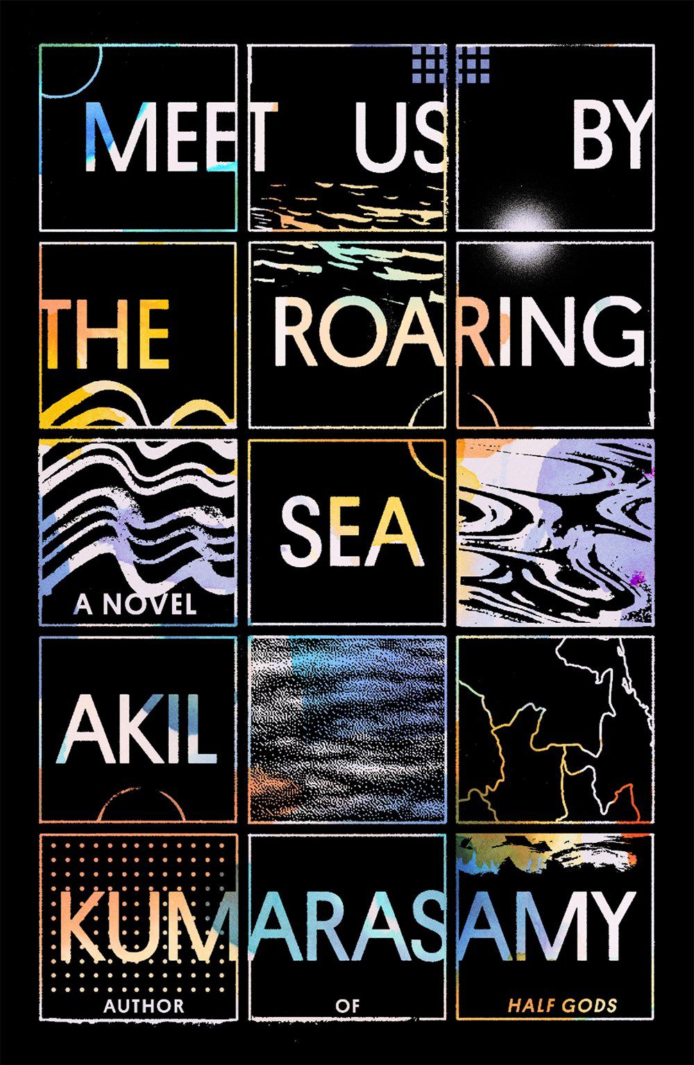 Immagine di copertina di Meet Us by the Roaring Sea di Akil Kumarasamy, un'immagine a griglia con uno sfondo posteriore e immagini geografiche assortite all'interno di ciascuna griglia.