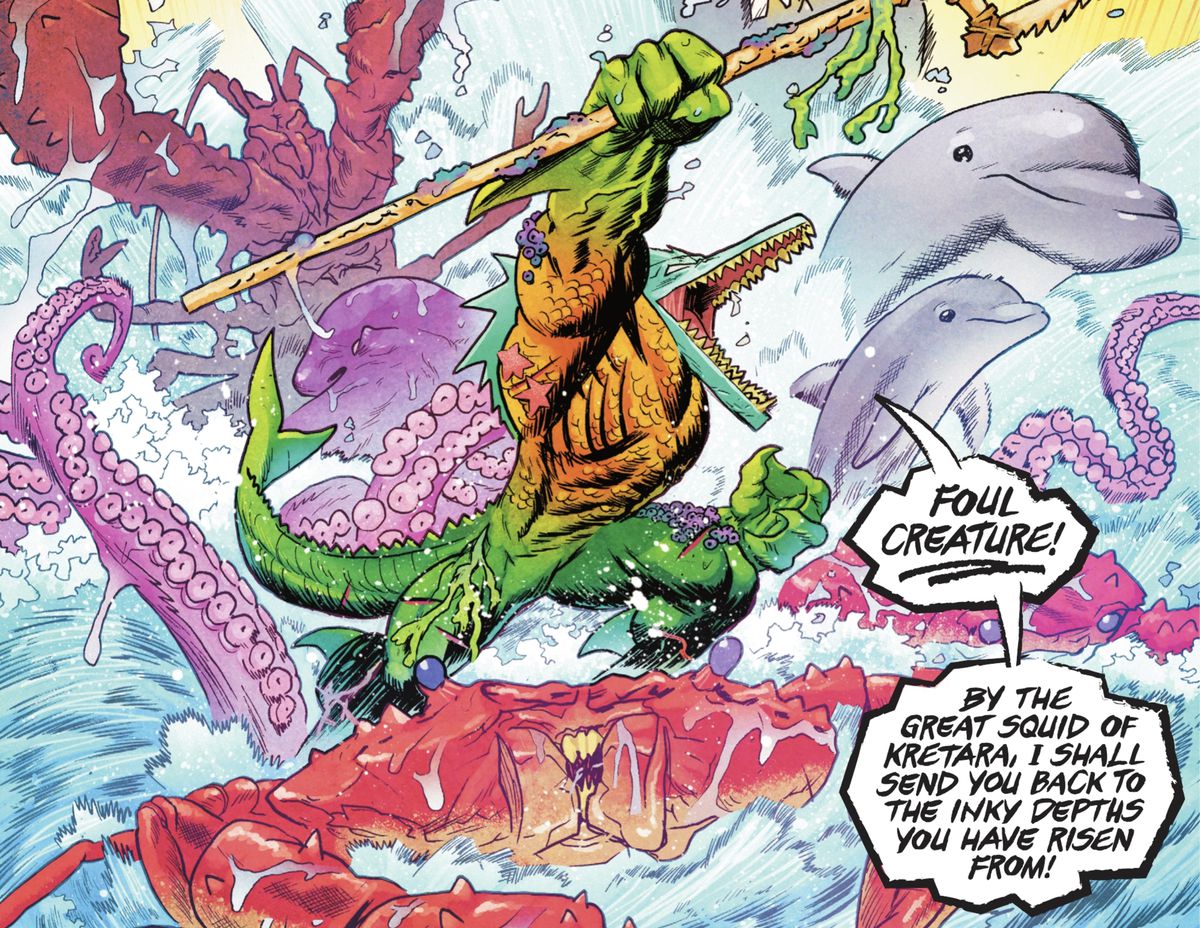 Un uomo dinosauro con le squame nei colori del costume di Aquaman brandisce un tridente mentre urla una sfida, cavalcando un granchio gigante, circondato da altre temibili creature marine in Jurassic League #1 (2022). 