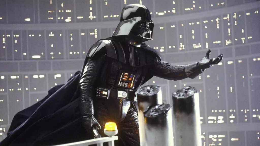 Darth Vader allunga la mano attraverso un balcone in Star Wars: L'impero colpisce ancora