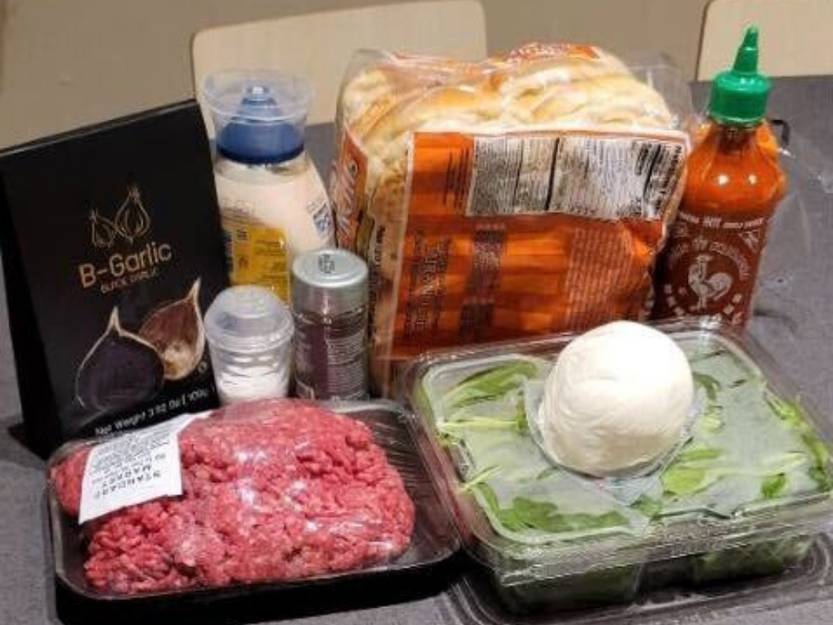 Ingredienti per la puntata all'hamburger all'aglio nero