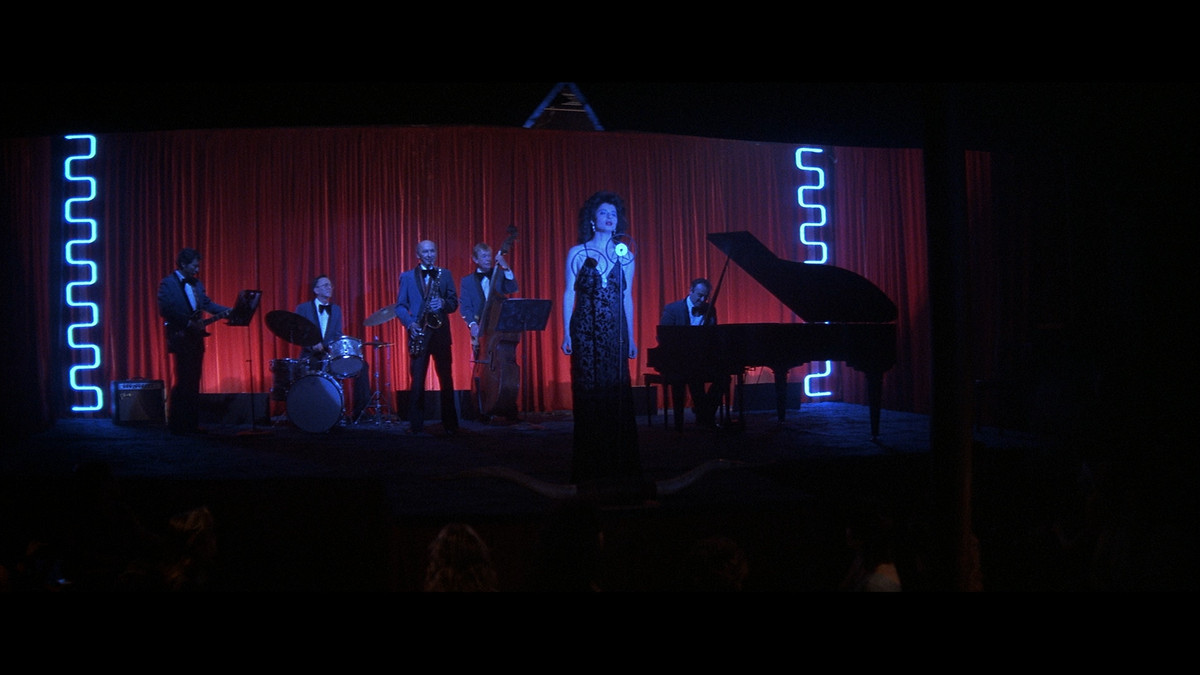 Isabella Rossellini interpreta la cantante lounge Dorothy Vallens nei Blue Velvet.