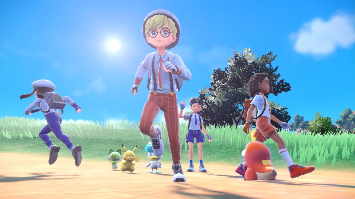 quattro allenatori di pokemon che corrono in direzioni diverse