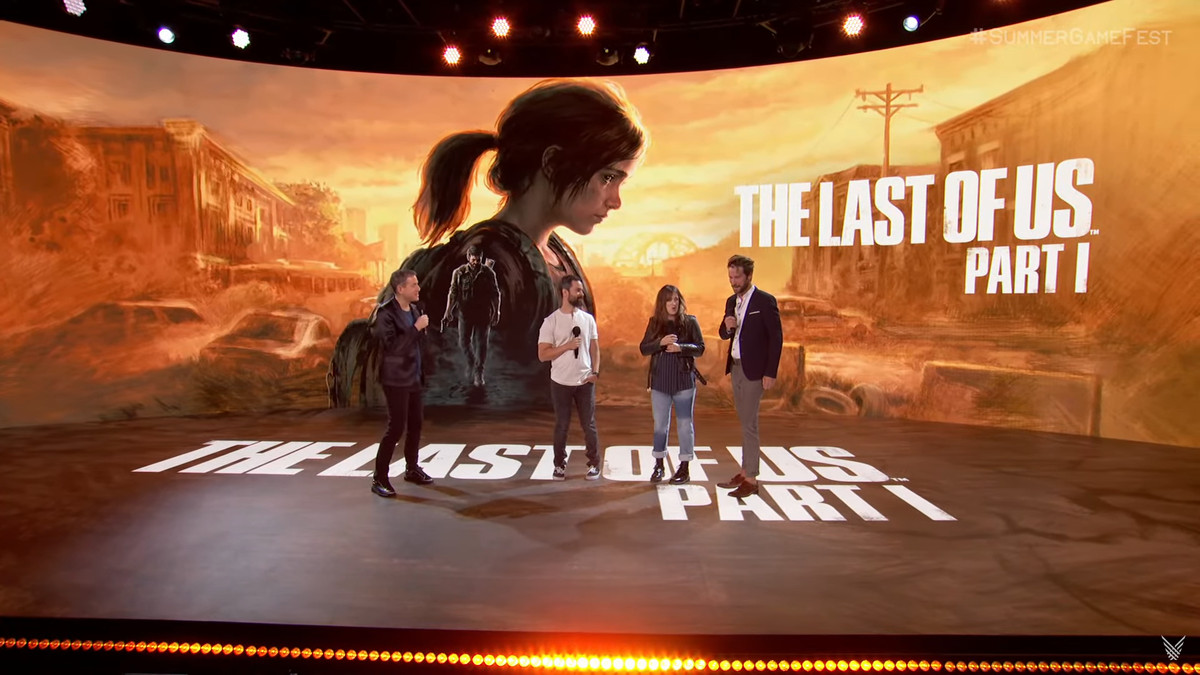 Geoff Keighley sta con Neil Druckmann, Ashley Johnson e Troy Baker sul palco del Summer Game Fest per un segmento su The Last of Us Part I.