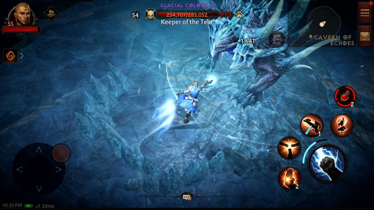 Un monaco combatte il boss Keeper of the Tear in una prigione ghiacciata in uno screenshot di Diablo Immortal