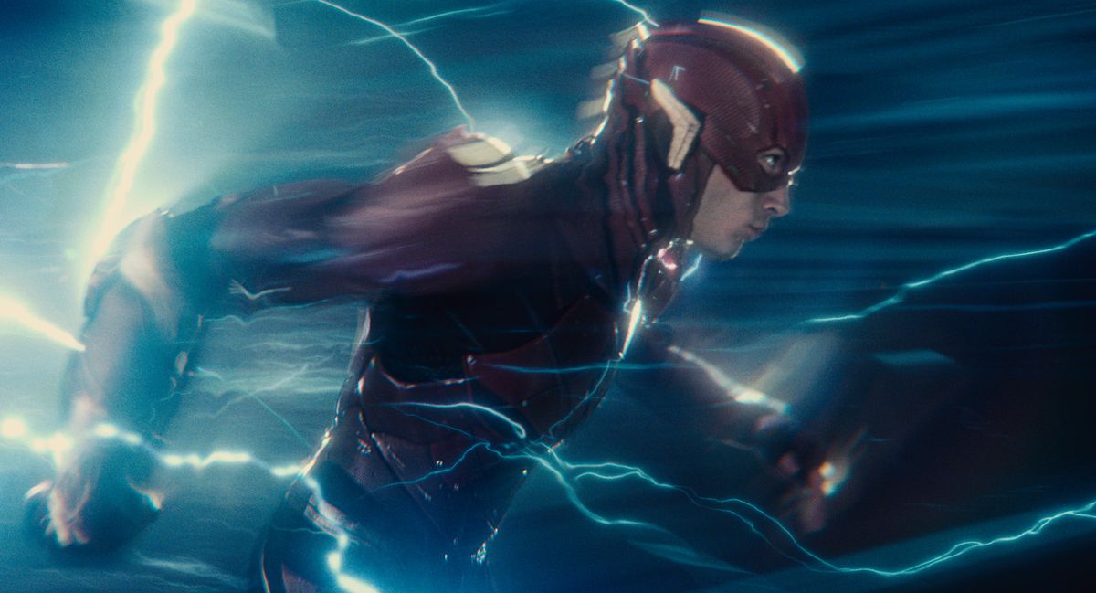 Ezra Miller nei panni di Flash/Barry Allen in Justice League