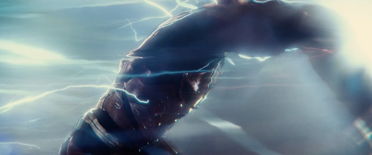 Flash viene mostrato senza la sua faccia nel trailer di Shazam!  Furia degli dei