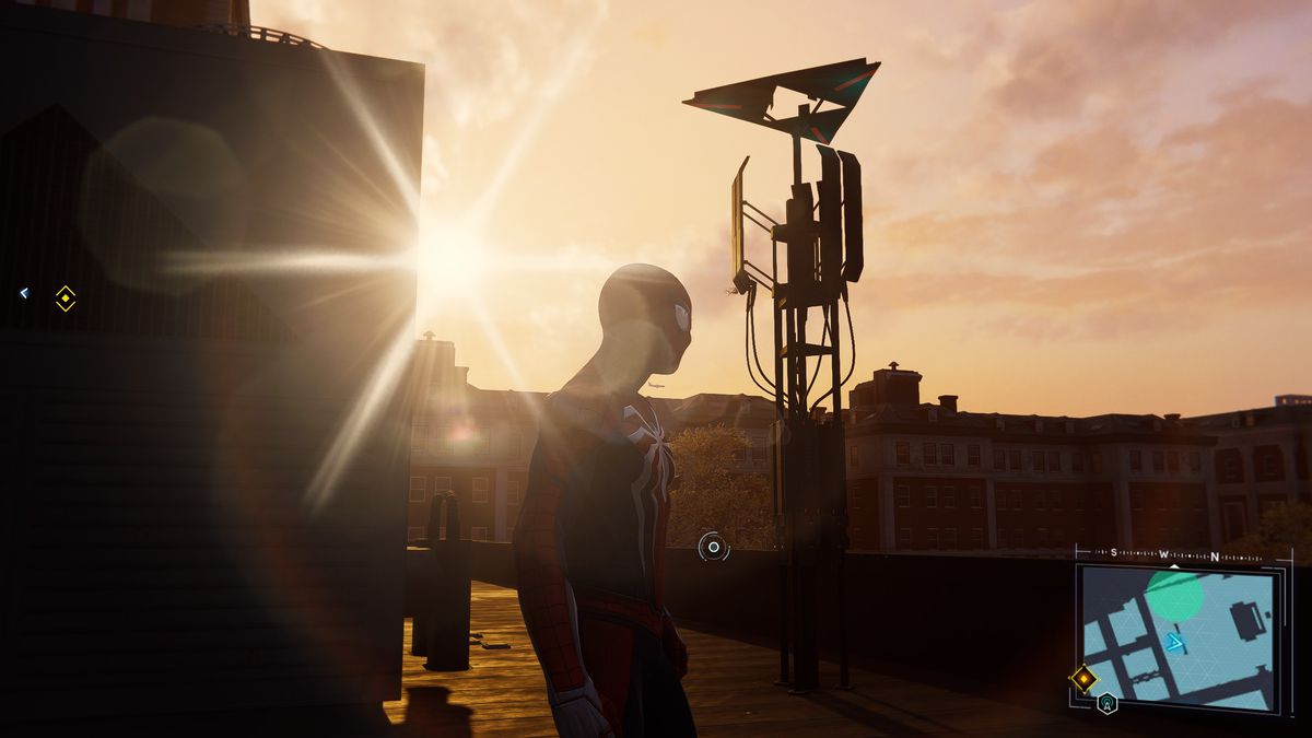 Spider-Man si trova al tramonto accanto a una torre di sorveglianza senza glitch