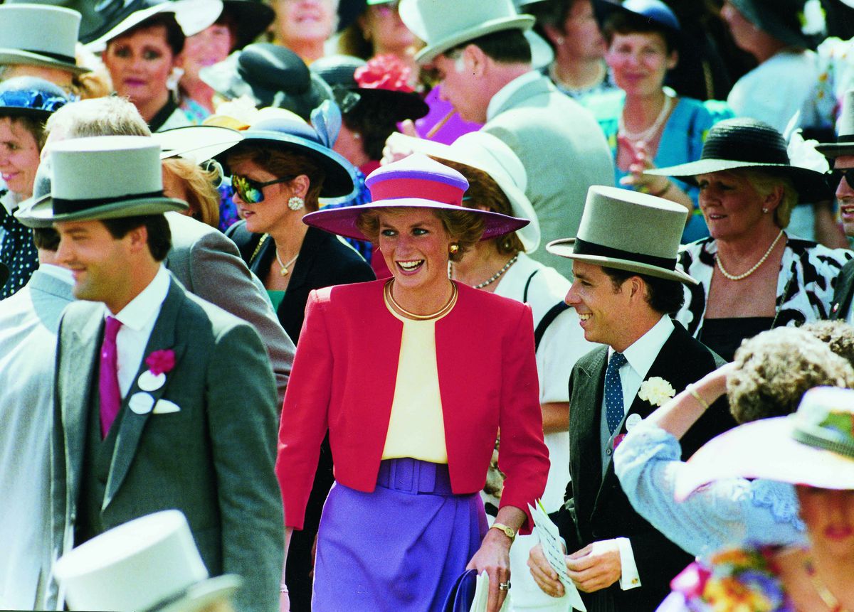 Diana, Principessa del Galles, veste di un rosso brillante