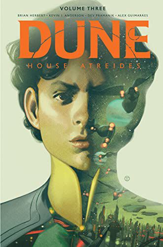 La copertina di Dune: House of Atreides Vol.  3, che mostra una grande illustrazione del volto di un giovane uomo bianco, con metà della faccia piena di illustrazioni di navi che volano in un cielo scuro.