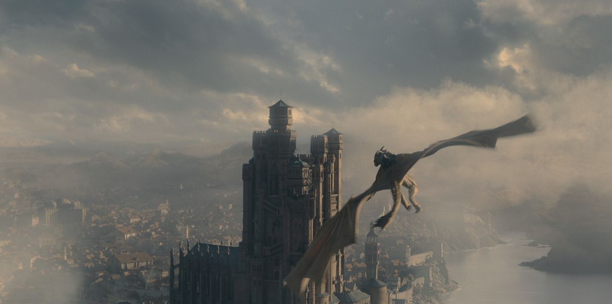 Un drago che sorvola una città di Game of Thrones