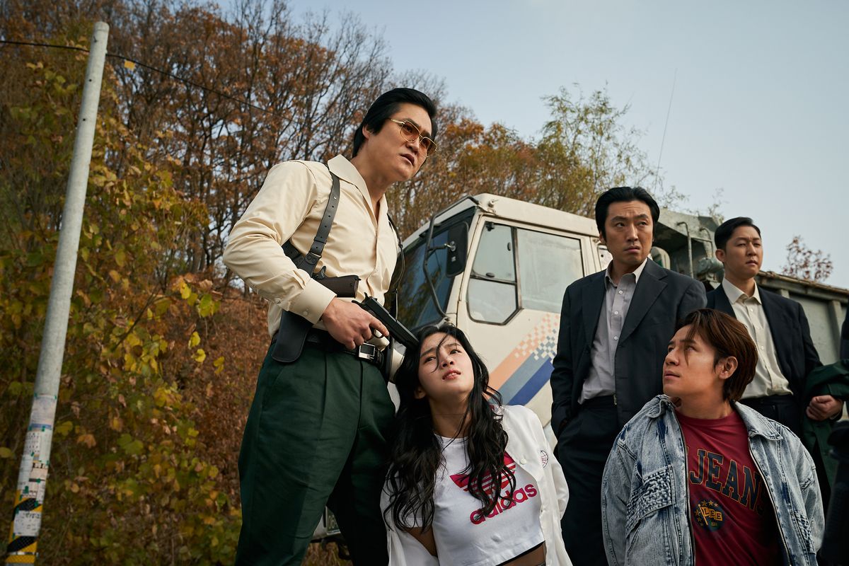 (Da sinistra a destra) Kim Sung-kyun nel ruolo del regista Lee, Park Ju-hyun nel ruolo di Park Yoon-hee, Lee Kyoo-hyung nel ruolo di Moon Bok-nam in Seoul Vibe.