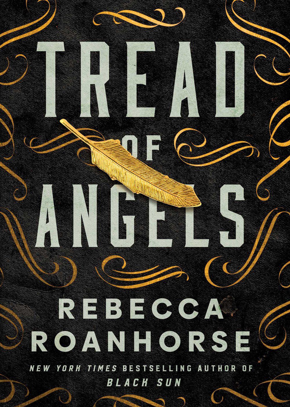 Copertina per Tread of Angels di Rebecca Roanhorse, con una piuma d'oro