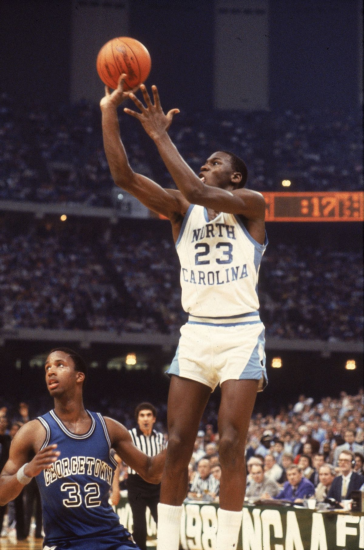 Michael Jordan ha realizzato il tiro vincente per l'UNC nel campionato nazionale NCAA del 1982 contro Georgetown