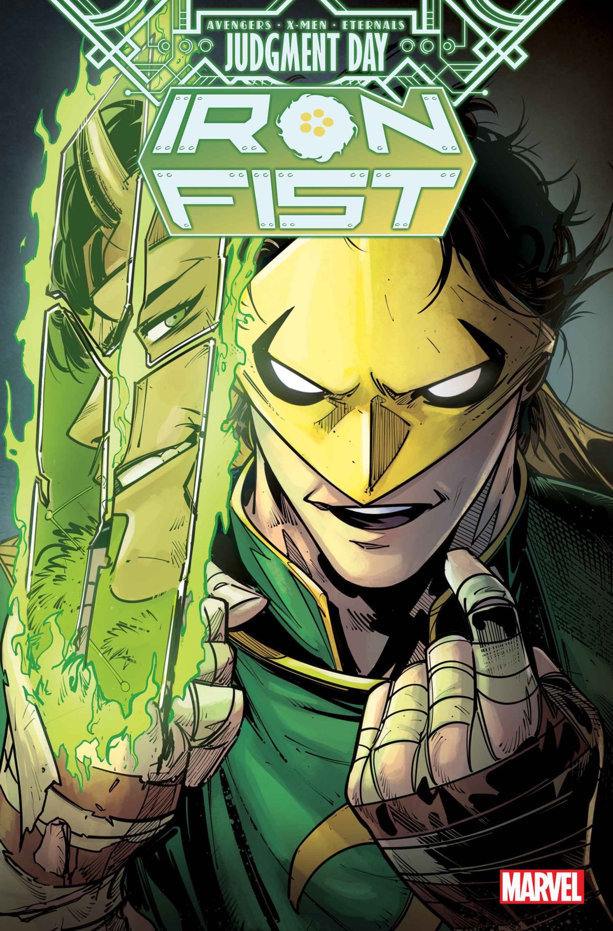 Iron Fist schiocca le dita mentre guarda una lama di gioielli verde che riflette un volto sinistro