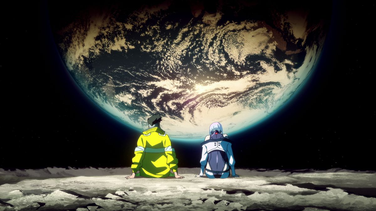 Due personaggi di Cyberpunk: Edgerunners seduti sulla luna che guardano la Terra che sorge