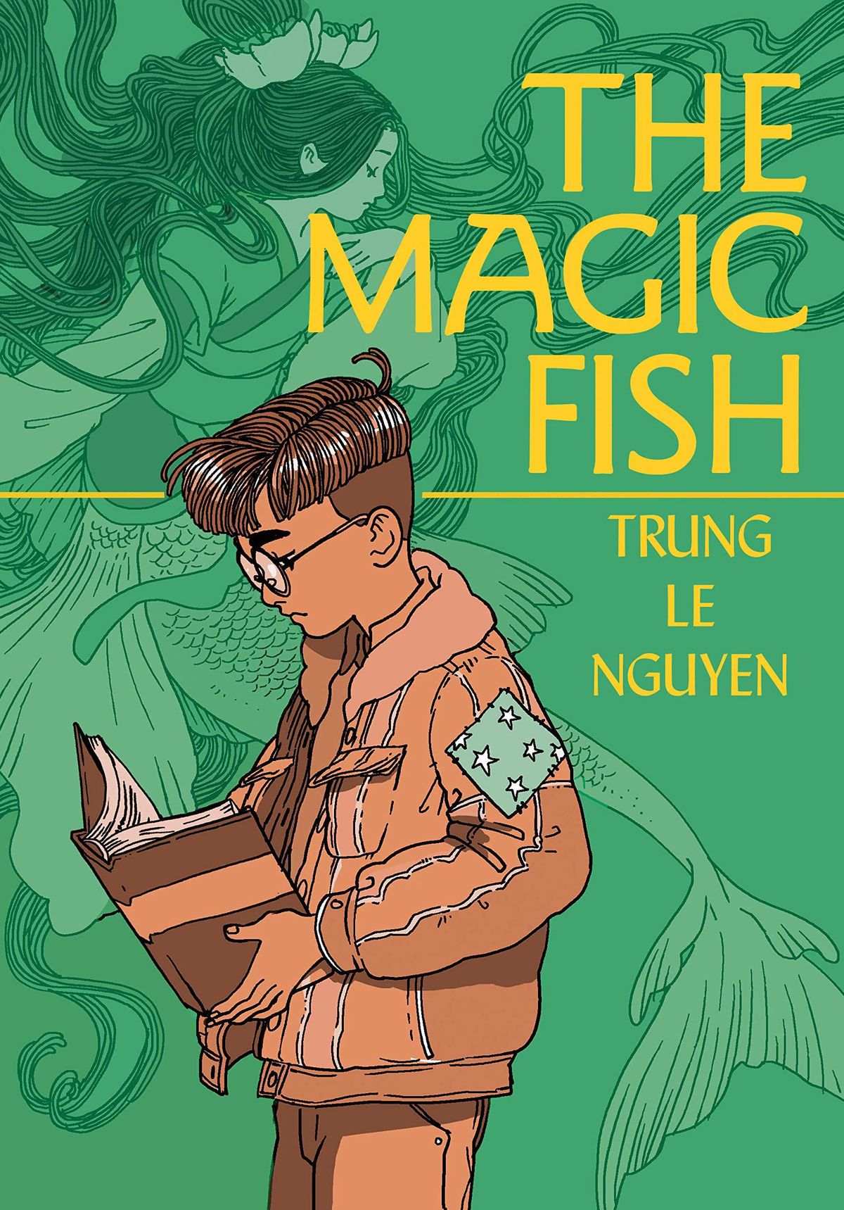 La copertina di The Magic Fish, con un ragazzo dai capelli corti con gli occhiali e una giacca voluminosa che legge un libro e accigliato in primo piano, mentre una sirena con i capelli lunghi e fluenti e le vesti fluttua sullo sfondo