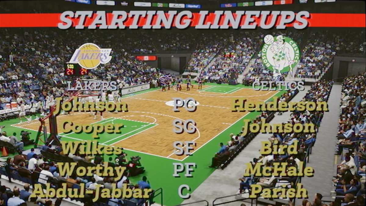Schermata che mostra le formazioni di partenza per un incontro Lakers-Celtics degli anni '80, con grafica d'epoca
