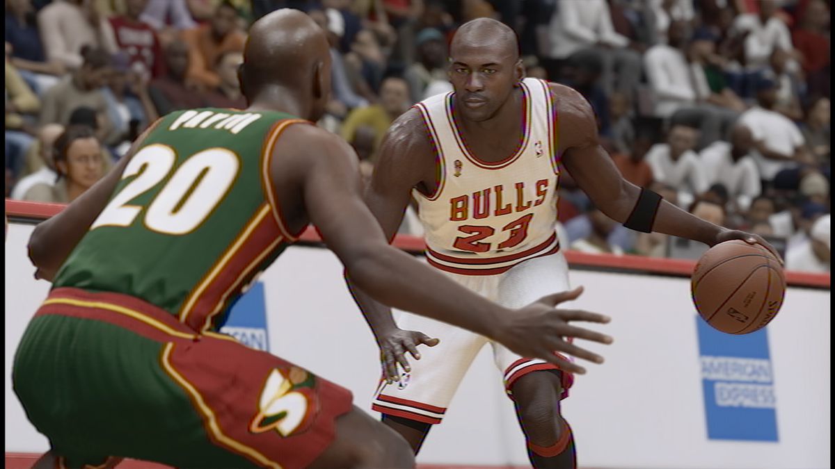 Uno screenshot di NBA 2K23.  Gary Payton, in difesa, misura Michael Jordan nelle finali NBA del 1996.