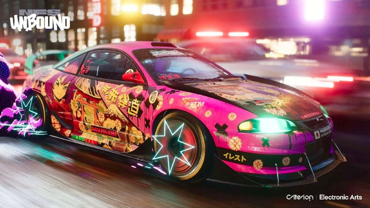 Uno screenshot promozionale per Need For Speed ​​Unbound mostra un corridore su strada su uno sfondo sfocato, con forme a stella disegnate a mano sopra le ruote che girano